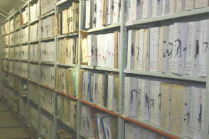 閉架書庫に整理・保存されている「公文書」